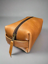 Load image into Gallery viewer, Leather Toiletry Bag Men