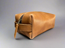 Load image into Gallery viewer, Leather Toiletry Bag Men
