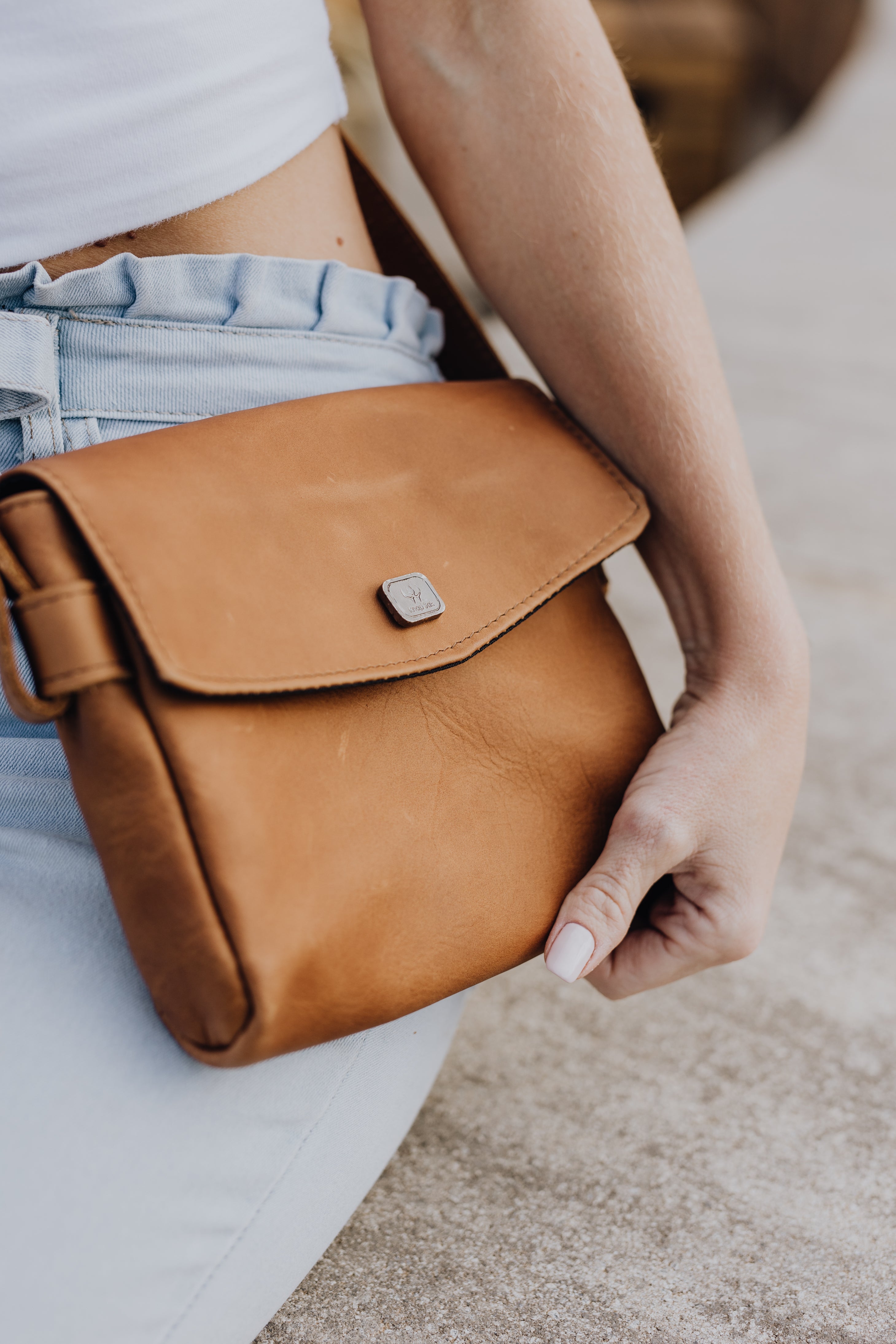 Purses with interchangeable online flaps