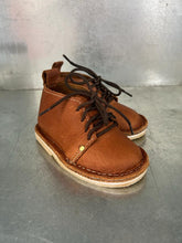 Load image into Gallery viewer, Knap trap Lace-up Vellies - kids